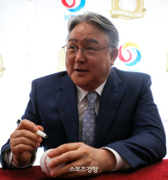 “조만간 봅시다” 2208일만에 수원에 ‘달’이 뜬다…최고참 감독으로 복귀한 김경문 한화 감독의 첫 상대는 KT[스경X이슈]