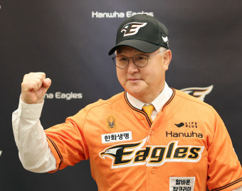 주황색 유니폼 입은 김경문 감독, “한화, 진짜 강팀으로 만들겠다”[일문일답]