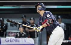 김태형 롯데 감독, 분노의 항의 후 퇴장→9회 고승민-손호영 홈런…그러나 승패는 폭투 하나로 갈렸다[스경X현장]