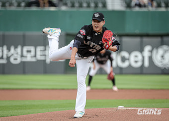 1회 5점, 2회 3점을 줘도 김태형 감독은 83구까지 빼지 않았다…롯데 나균안, 1.2이닝 8실점 뭇매, 관중석에서는 야유까지[스경X현장]