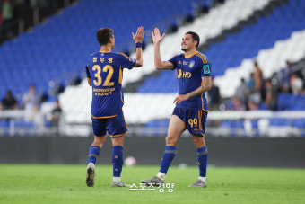 포항 ‘김기동 더비’ 또 웃었다, 코리아컵 8강서 FC서울에 5-1 대승···감독 대행 체제 맞대결 울산-인천전에서는 울산 4강행