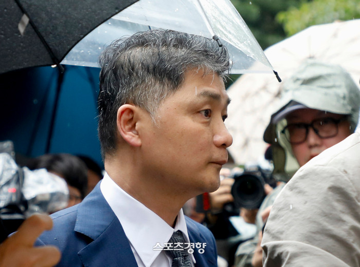 김범수 구속, 첫 소환 불발…건강상의 이유로.