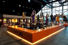 복합문화공간 ‘뮤지엄엘’ 공식 개관···NBA 선수들 소장품 전시 ‘위대한 농구선수 75인 전’·‘모나리자’ 미디어아트·알렉스 카츠전