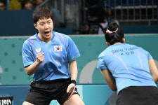 신유빈·임종훈 혼합 복식 4강 진출, 루마니아 4-0 완파