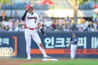 제러드 첫 홈런볼 잡은 KIA 팬··· ‘김도영 유니폼+이승엽 사인볼’ 받는다