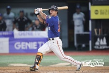 페라자 지명타자-김인환 좌익수, 김경문 한화 감독이 그리는 그림 “내년에도 김인환의 자리가 낯설지 않게끔”[스경X현장]