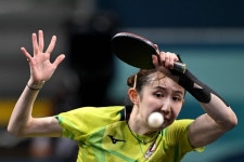 신유빈 ‘4전 전패’ 천적 잡고 동메달 딸 기회···일본 언론 “하야타 왼손목 정상 아냐” 우려