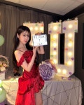 ‘요아정’ 아이유, 강렬한 레드 드레스 “나의 셀러브리티들”[SNS는 지금]