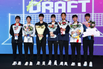 2년 연속 1순위 도로공사, 장신 세터 김다은 지명 “부족한 부분 채워줄 선수”··· 운영 미숙으로 50분 중단 촌극도