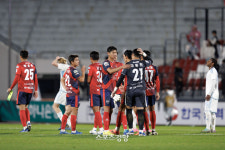 ‘K리그1 3연패 굳히기’ 실패한 울산, 2위 김천과 0-0 무승부···강등권 빅매치에서는 대전이 전북에 2-0 승리