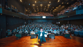 김영대, 국내 팬미팅 개최…다친 손으로 기타치는 ‘팬사랑’ 눈길