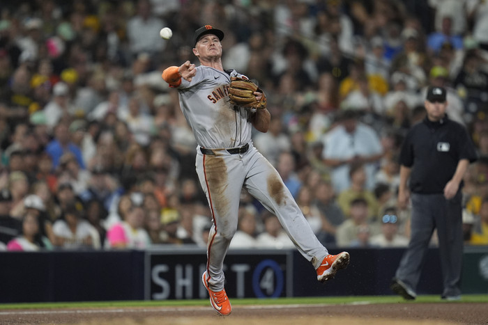 맷 채프먼, 네 차례에 이어 다섯 번째 MLB 골드글러브 수상 완승!
