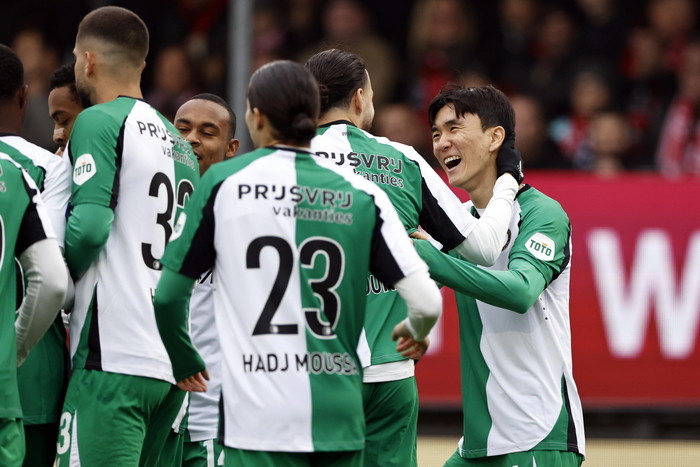 황인범, 헤더골로 알메러 제압하며 페예노르트 4-1 대승!