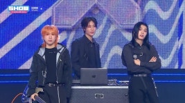 크리에이티브 그룹 13파운드, 가요계 첫발