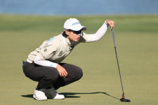 ‘신들린 퍼트’ 안나린,  LPGA 투어 첫 우승하고 상금왕까지?···상금 56억원 걸린 시즌 최종전서 1R 깜짝 선두, 우승시 상금왕 가능성