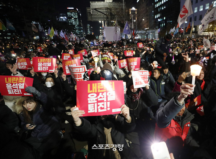 국회 의원들, 대통령 탄핵 표결 찬성…국회 내부 강한 압박