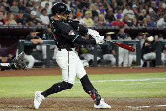 ‘3년 연속 황금장갑’ MLB 대표 1루수 워커, 휴스턴과 3년 6000만 달러 계약