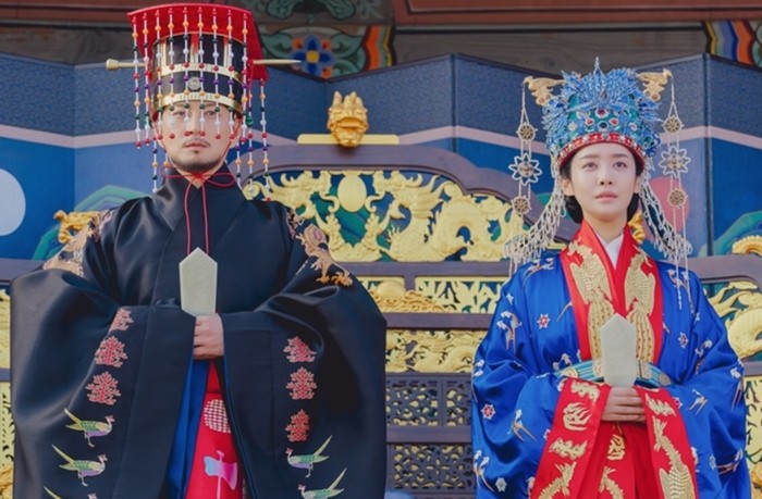 원경, 차주영과 이현욱의 연기로 시청자들을 매료시키다