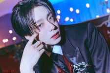 원어스(ONEUS) 서호·환웅, 신곡 ‘IKUK’ 콘셉트 포토 공개···마성의 뱀파이어