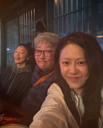 고현정, 수술→회복 마치고 ‘사마귀’ 회식 중[SNS는 지금]