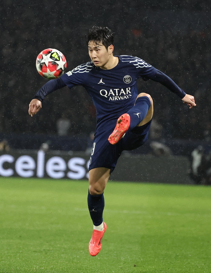 한국 선수 이강인, PSG의 7-0 대승으로 챔스 16강 진출 확정!