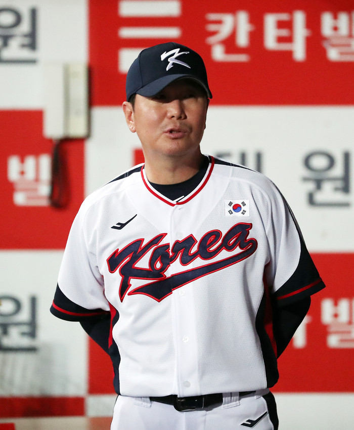 류지현 감독, 2026 WBC 준비 위해 대만 출국…최정예 팀 구성에 강조