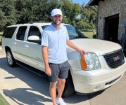 CBS 캐스터 짐 낸츠, 자선경매에서 셰플러 SUV 5만 달러에 낙찰…“이 차 타면 5타는 줄일 수 있을 것”