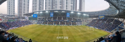 인천축구전용구장 최초 만석, 인천-수원전 열기 후끈