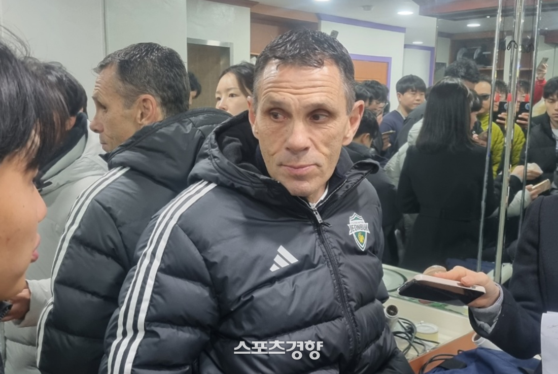 전북 감독 포옛, 5월 이달의 감독 선정...무패 행진으로 수상