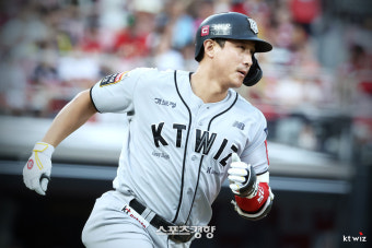 두산전 위닝시리즈에도 웃을 수 없는 KT, 강백호 이어 황재균까지 부상 이탈···‘5월 4할타’ 황재균 햄스트링 부상, 정밀 검사 예정