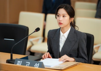 문가영, 출근길 포착됐다···열정 만랩 1년 차 변호사 (서초동)