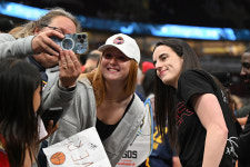 WNBA 최고 인기 스타 부재의 그늘···클라크 부상 후 시청률 55% 급락, 티켓 가격도 폭락