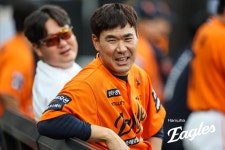 야구 인생 첫 10승, 와이스가 찾은 건 이재원이었다