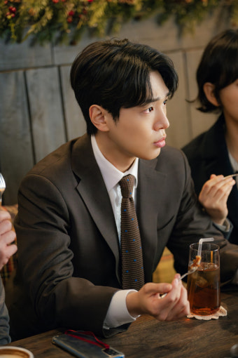 강유석, 아이돌 출신 의사 관두고 변호사로 대활약 (서초동)