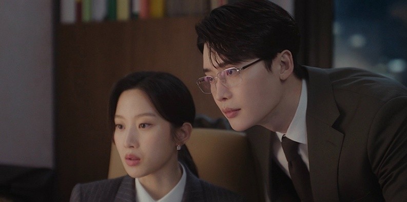 이종석, 서초동에서 오피스 로맨스의 매력 발산 중!
