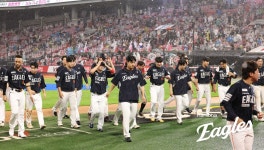 선발 와이스 무너졌는데 타선 폭발에 강우콜드 승리까지…김경문 한화 감독 “활발한 공격력으로 어려움 이겨내”[스경X현장]