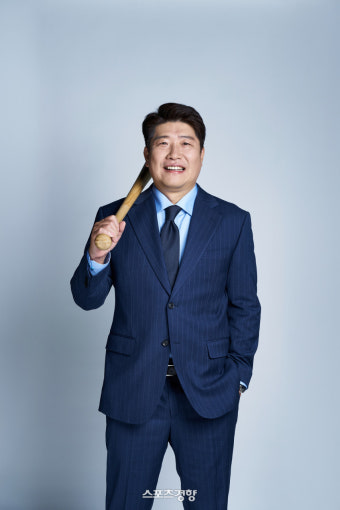 2025 시즌, KT 위즈 안현민, 괴물 타자 등극! 신인왕 주자 대열에 이름 올려