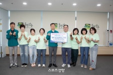 가수 따라 ‘기부천사’ 황영웅 팬덤, 가뭄 강릉에 생수 기부