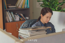 웃음기 뺀 송지호, 삭막한 교도관으로(만남의집)