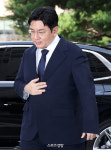 방시혁, 13시간 조사 후 묵묵부답 귀가··· 구속영장 신청하나