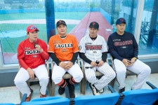 박용택·이대호·김태균·나지완, 빗속 첫 직관도 뜨거웠다!···‘우리동네 야구대장’ 본방 기대감 UP