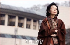 아내 30년, 배우 40년 ‘더 아름다운’ 윤정희