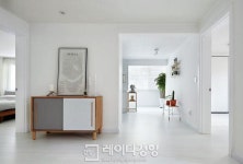 순백의 북유럽 하우스로 변신한 빌라