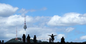 소주 한 잔, 티어스, 취중 고백···2022년 노래방에선 오케이[퇴근뉴스]