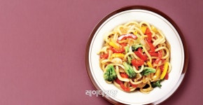 끝내주는 국물이 없어도 맛있다…우동의 변신[주말&]