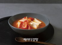 매콤한 겨울바람엔 얼큰한 김치찌개로 맞서요[주말&]