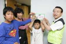 KT 남중수 사장, 성남 공부방서 봉사활동