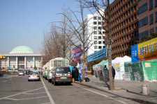 국회 앞 천막농성장 누가 지키나