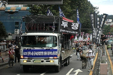 옥쇄파업 이틀째, 쌍용차노조 삼보일배