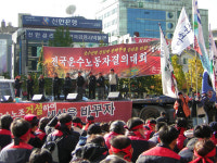 “운수산별노조 건설 위해 총단결!”
